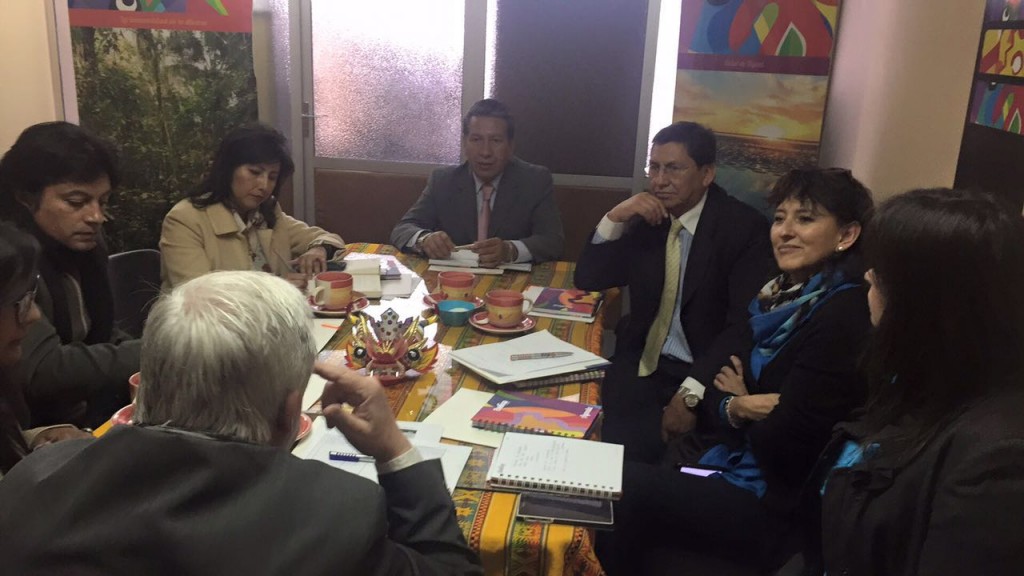 El experto se reunió con directores de la carrera de Turismo de universidades de La Paz.