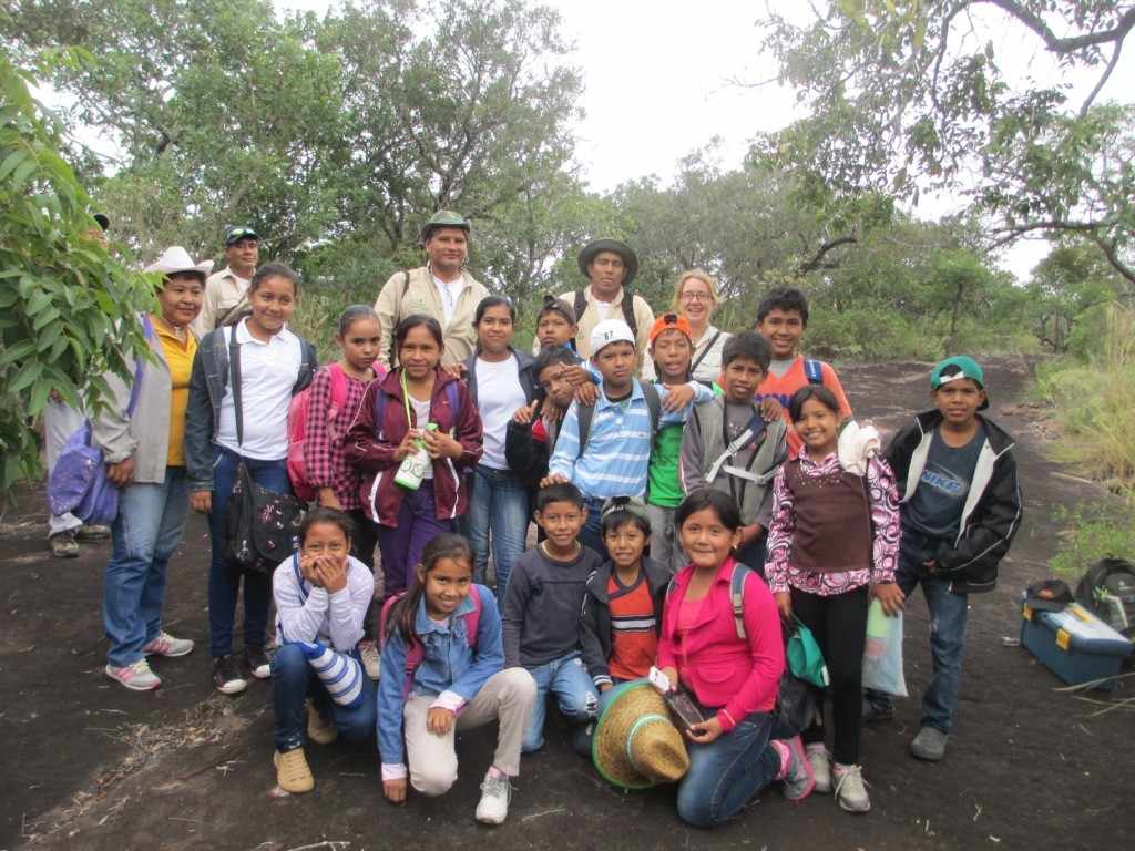 actividad didactica con los ninos de Quimome y sitio de arte rupestre