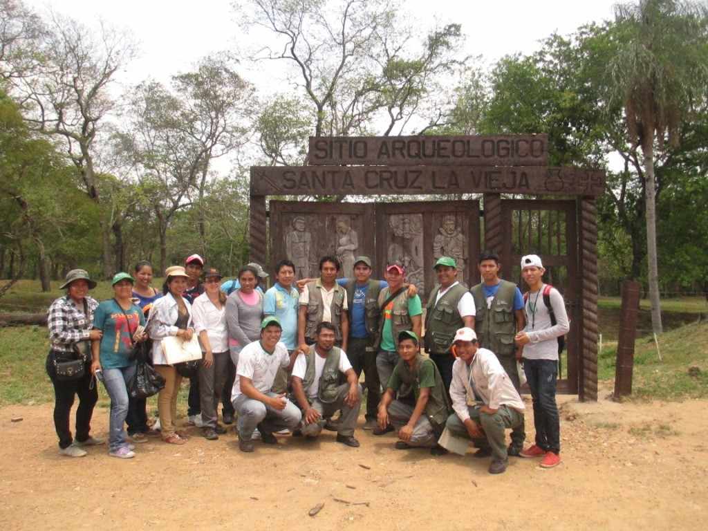 taller de capacitacion con guarda parques, guias locales, technicos de la oficina de turismo