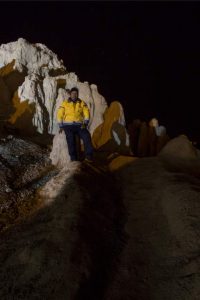 Marco Antonio Quispe, de 31 años, es el encargado de las rondas de vigilancia todas las noches.